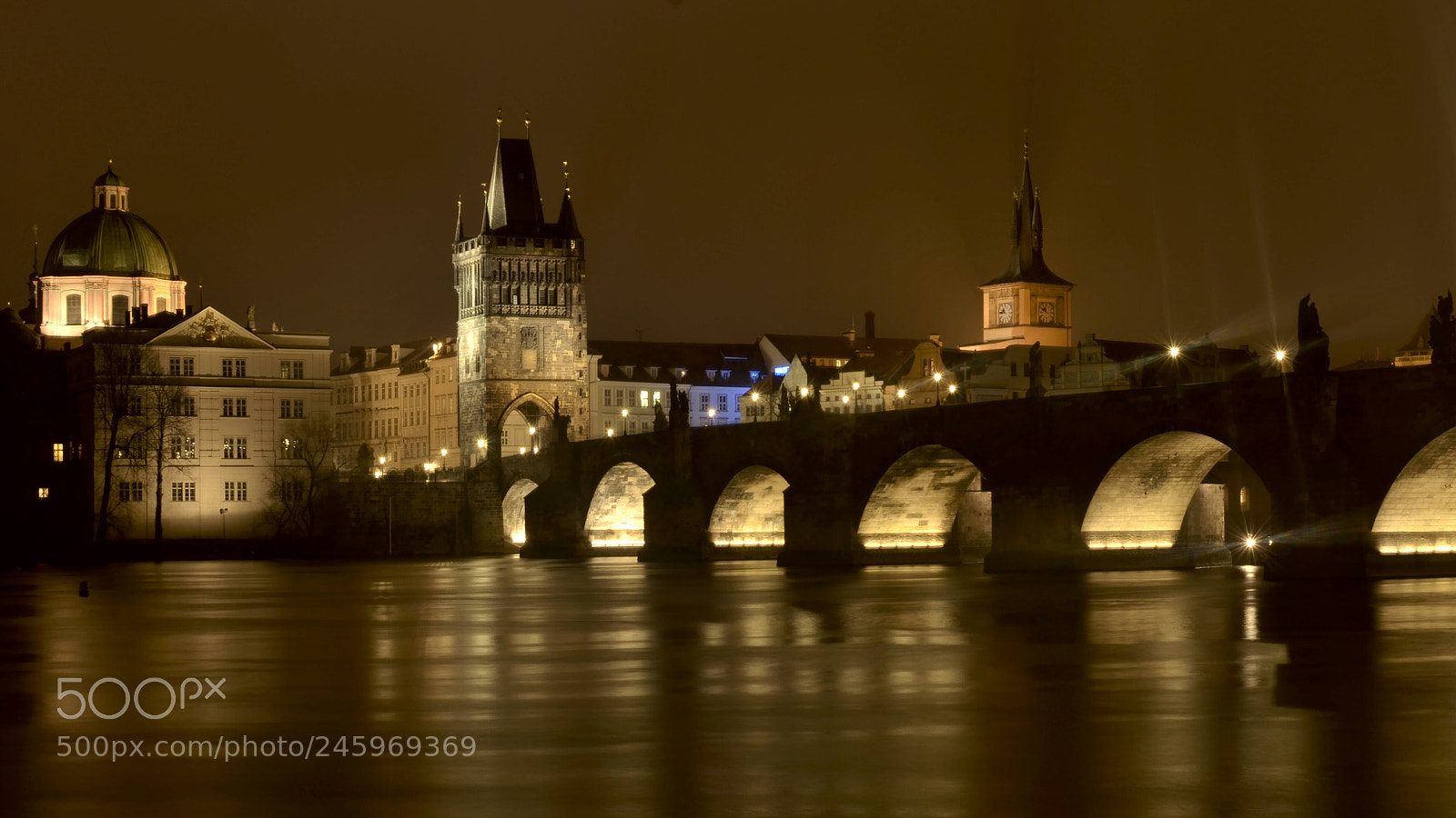 Nikon D5100 + Nikon AF-S DX Nikkor 35mm F1.8G sample photo. Charles bridge, prague photography