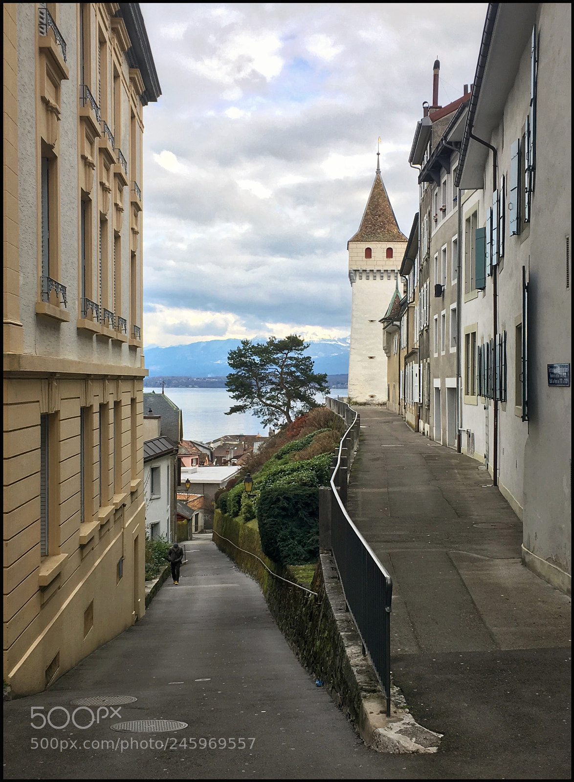 Apple iPhone SE sample photo. Nyon, suisse photography