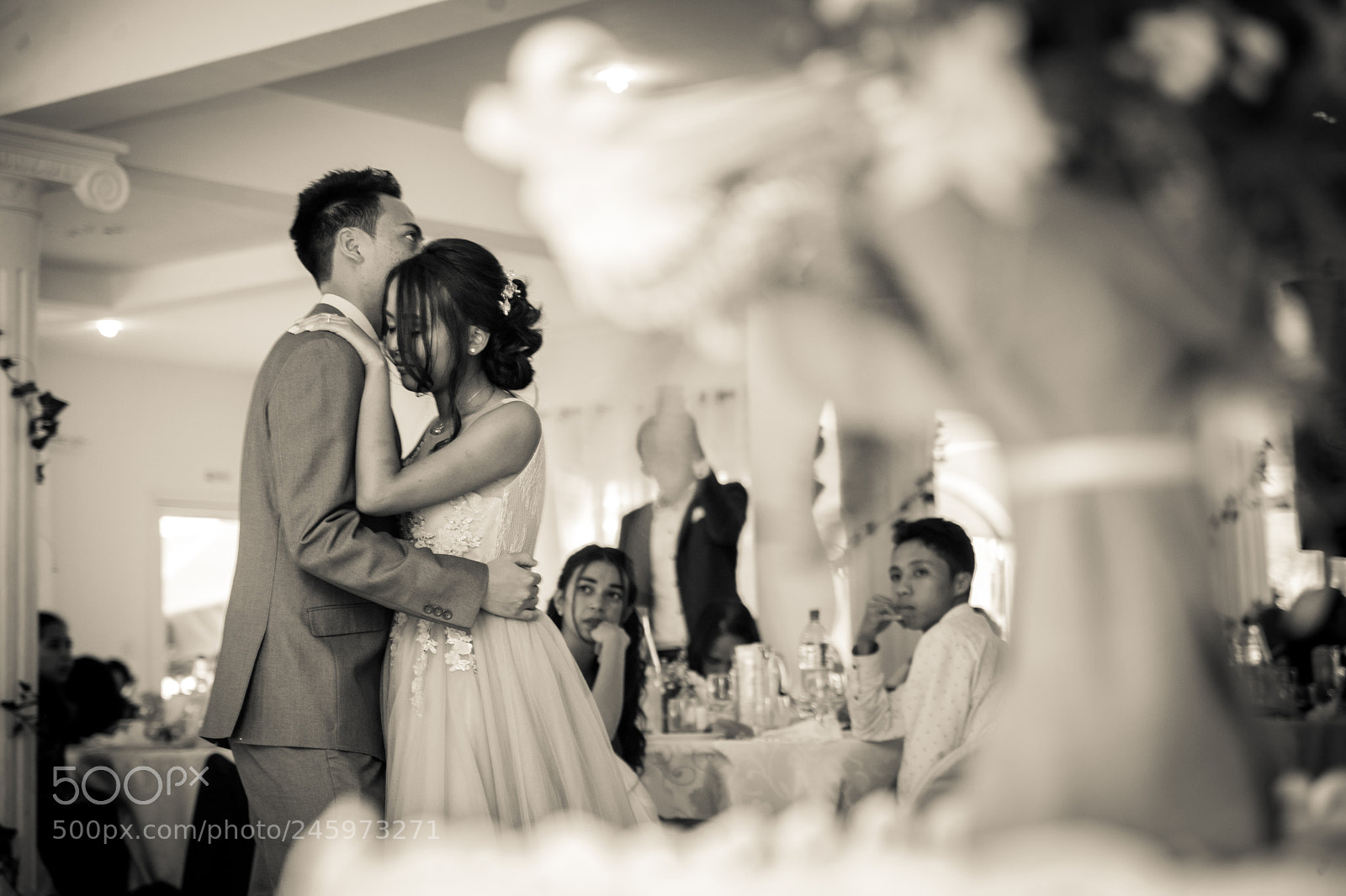 Canon EOS-1Ds Mark III sample photo. First dance photography