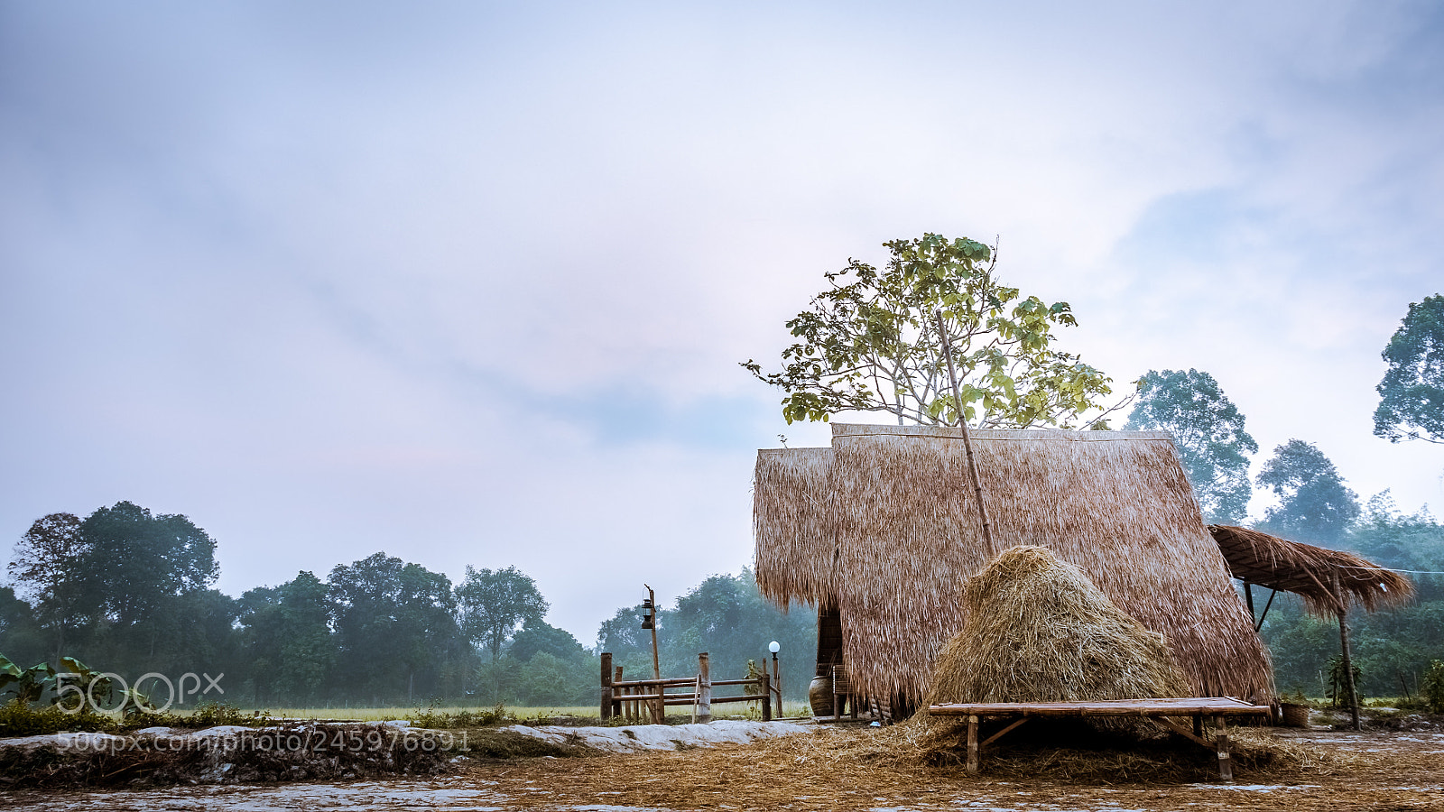 Panasonic Lumix DMC-GH4 sample photo. Hut in the morning photography