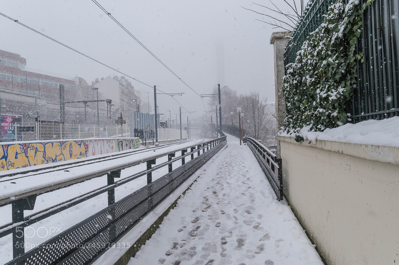 Nikon D5500 sample photo. Puteaux train station photography