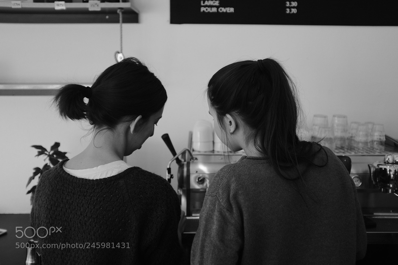 Fujifilm X100F sample photo. Dark hair, perfect foam photography