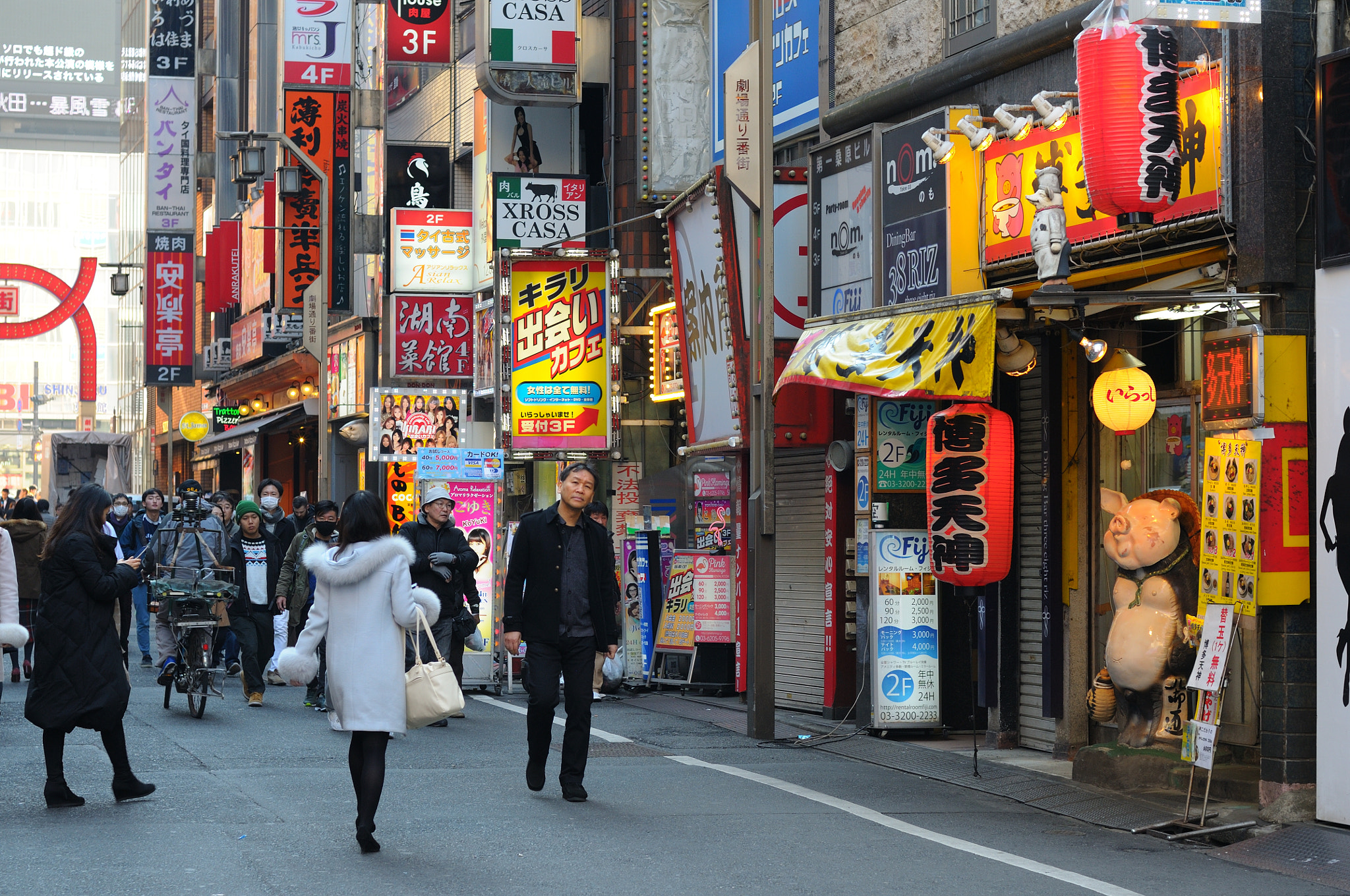 Nikon D300 + Nikon AF Nikkor 50mm F1.4D sample photo. Shinjuku, tokyo photography