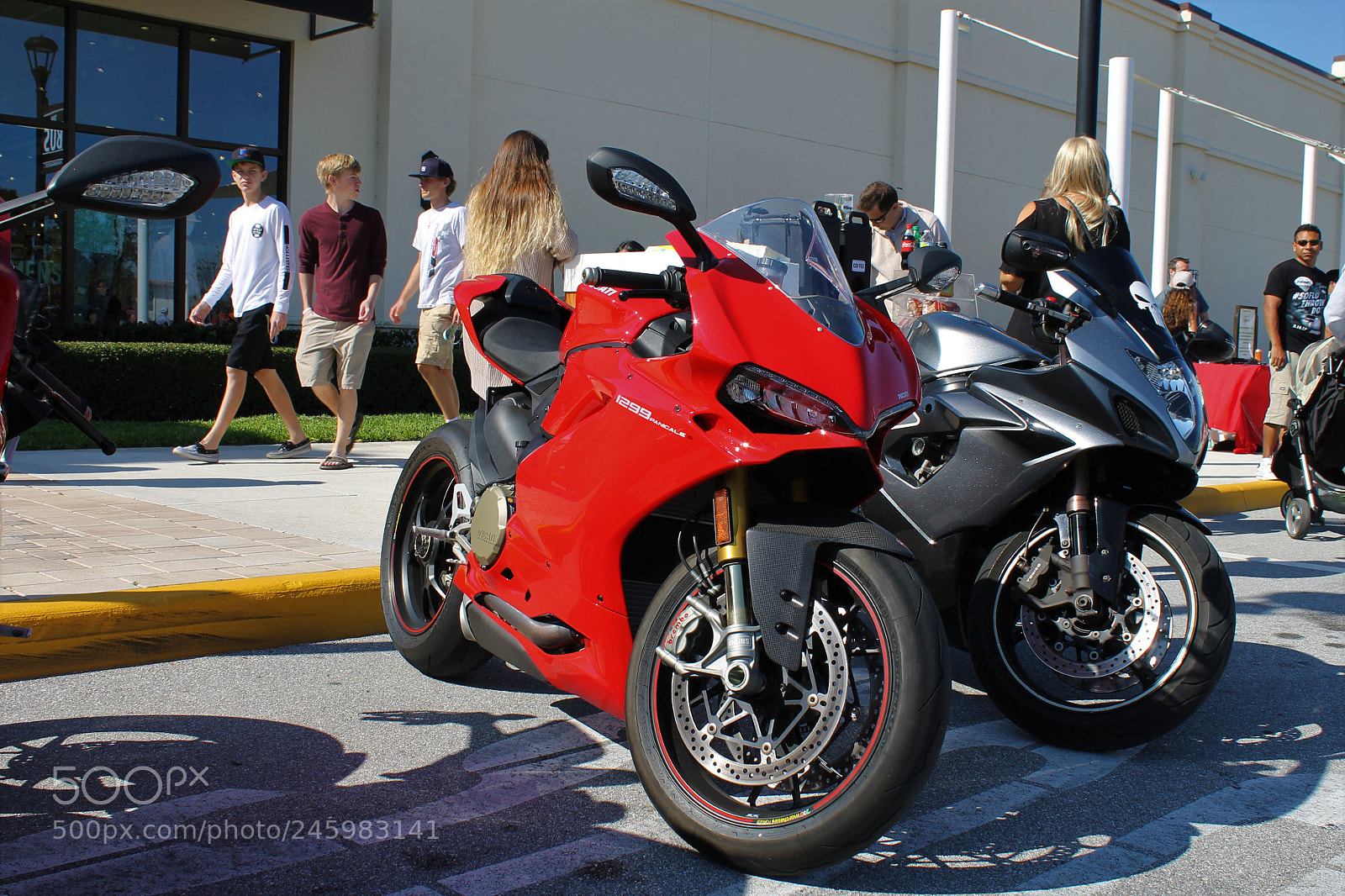 Canon EOS 1100D (EOS Rebel T3 / EOS Kiss X50) sample photo. Ferrari on 2 wheels photography