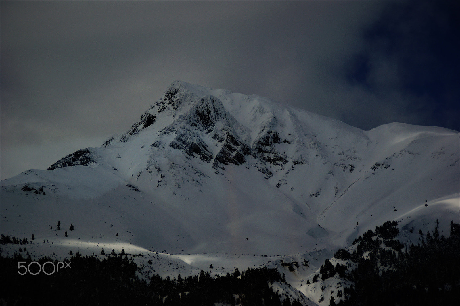 Sony DT 18-200mm F3.5-6.3 sample photo. Peak between the clouds photography