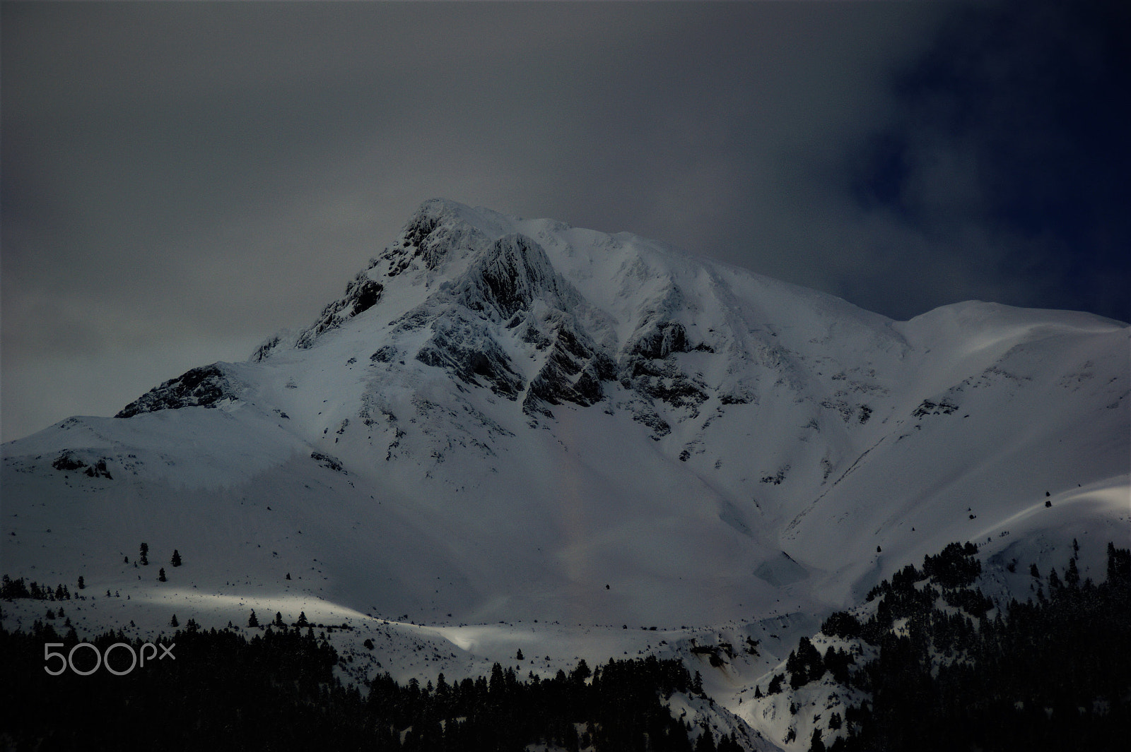 Sony Alpha DSLR-A350 + Sony DT 18-200mm F3.5-6.3 sample photo. Peak between the clouds photography