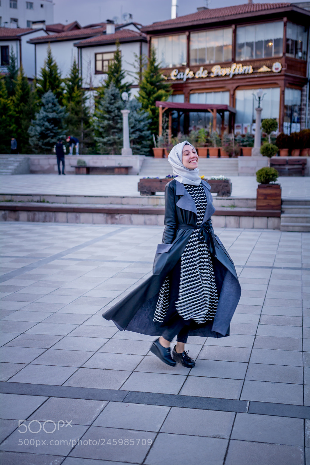 Nikon D5200 sample photo. Happily dancing photography