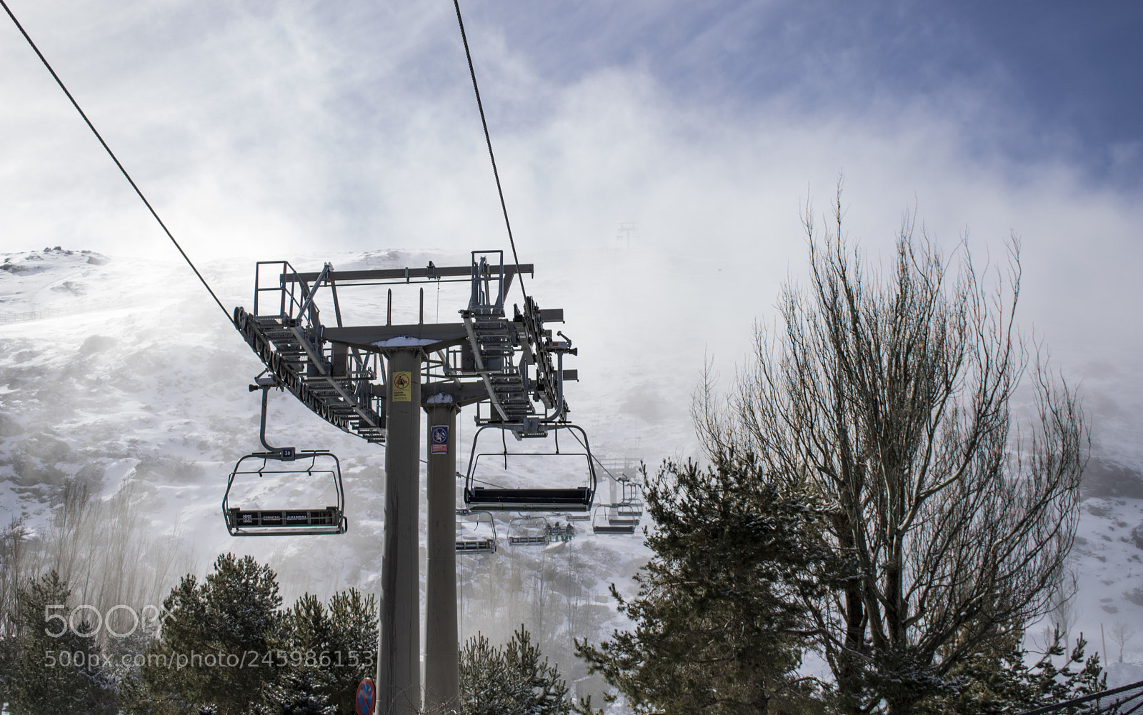 Canon EOS 750D (EOS Rebel T6i / EOS Kiss X8i) sample photo. Snowy funicular photography