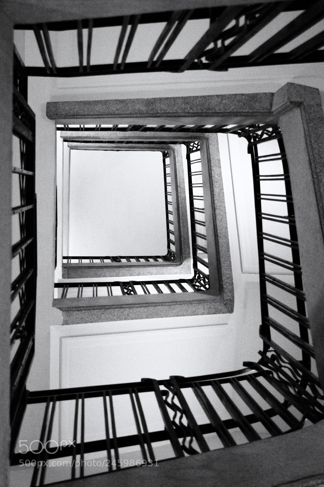 Canon EOS 400D (EOS Digital Rebel XTi / EOS Kiss Digital X) sample photo. Escaleras a bruselas photography
