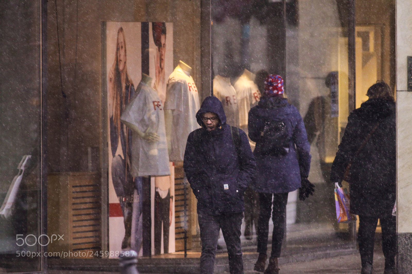 Canon EOS 50D sample photo. Just passing the boutique photography