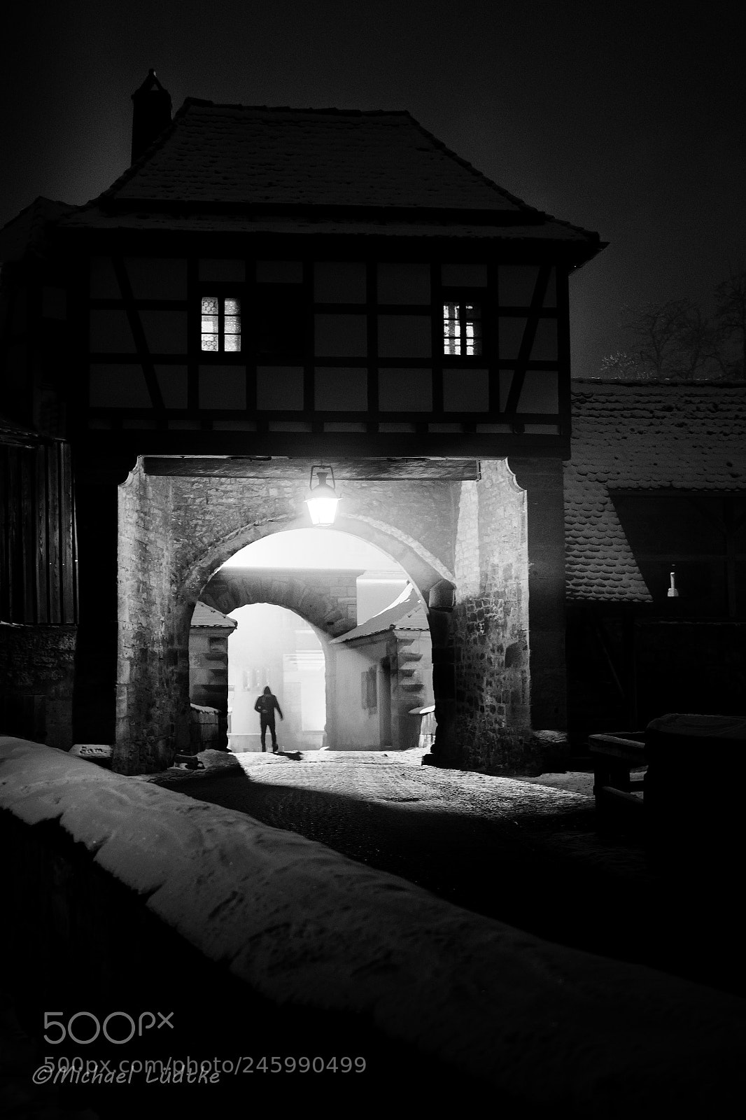 Olympus PEN E-PL7 sample photo. Man in the light photography