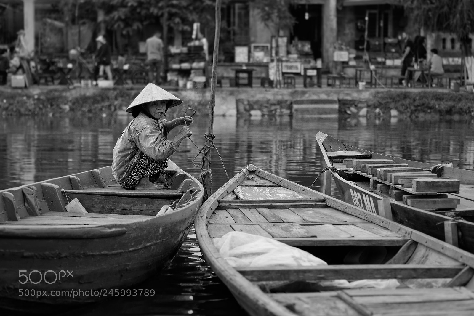 Panasonic Lumix DMC-GX8 sample photo. Woman of hoi an photography