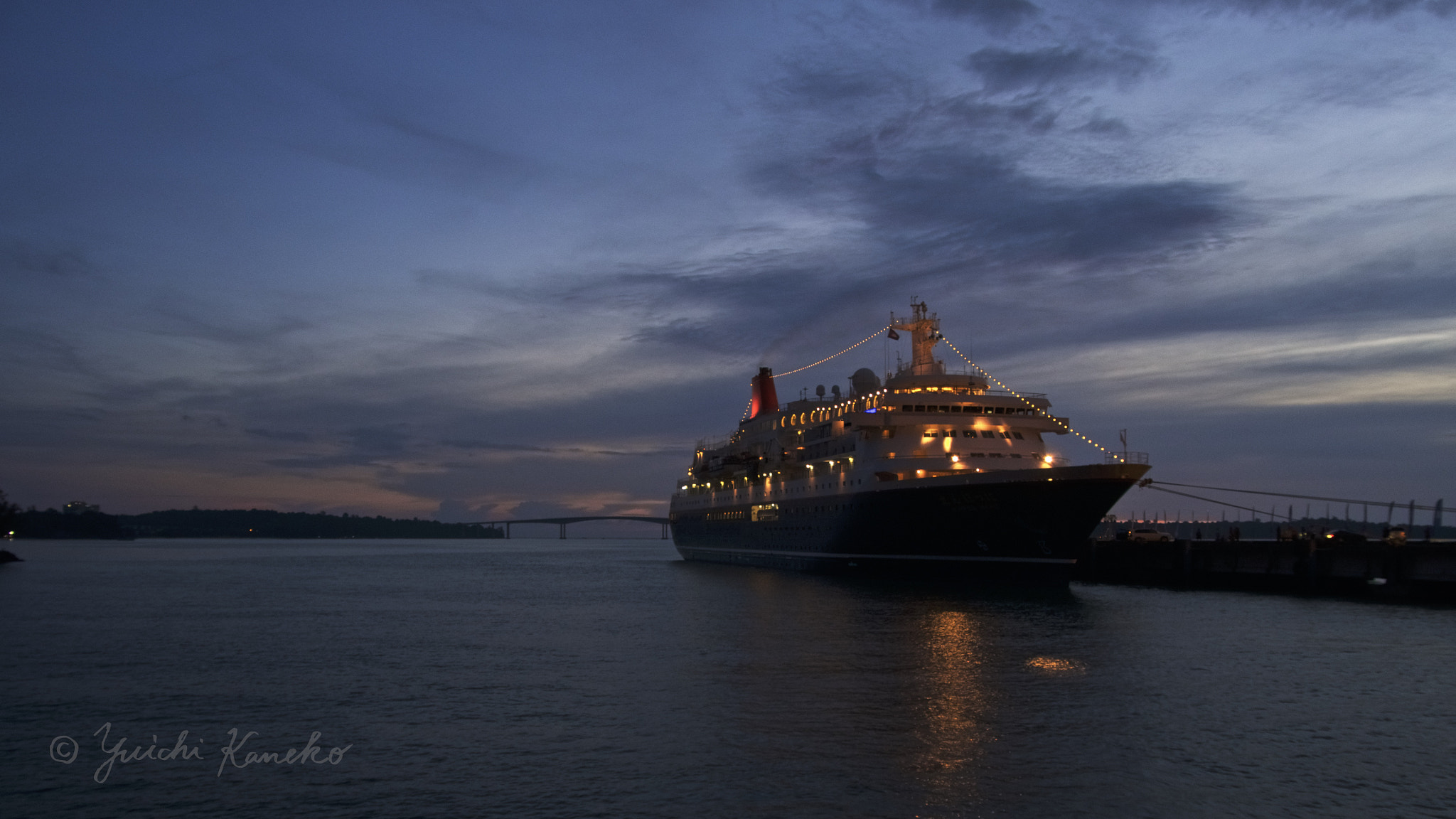 Panasonic Lumix DMC-GX85 (Lumix DMC-GX80 / Lumix DMC-GX7 Mark II) sample photo. In the sunset photography
