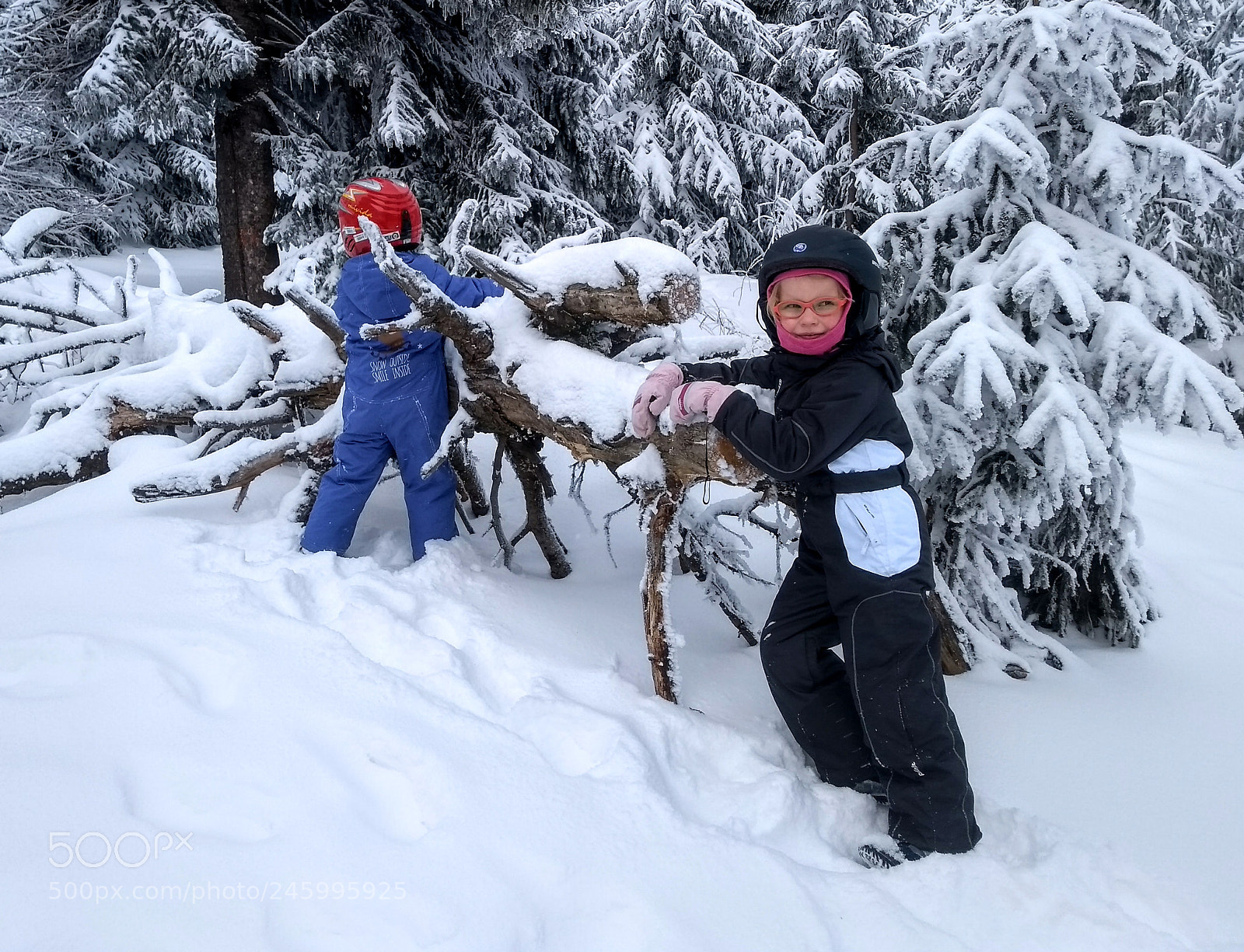 Motorola Moto G (5S) sample photo. Snow outside, smile inside photography