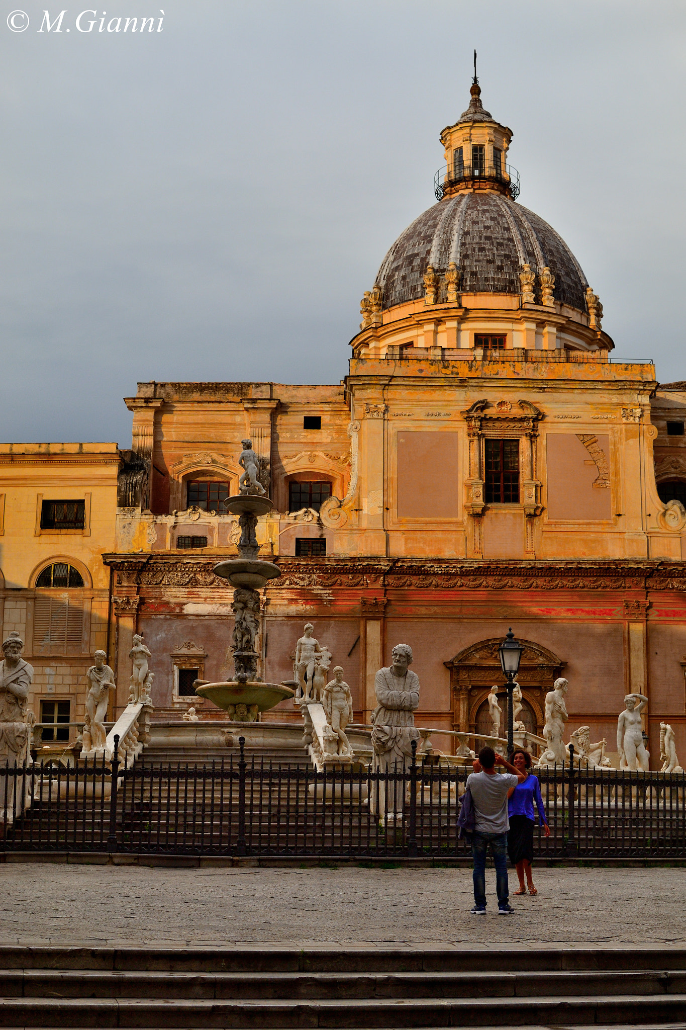Nikon D3100 + Nikon AF-S DX Nikkor 35mm F1.8G sample photo. Palermo - piazza pretoria photography