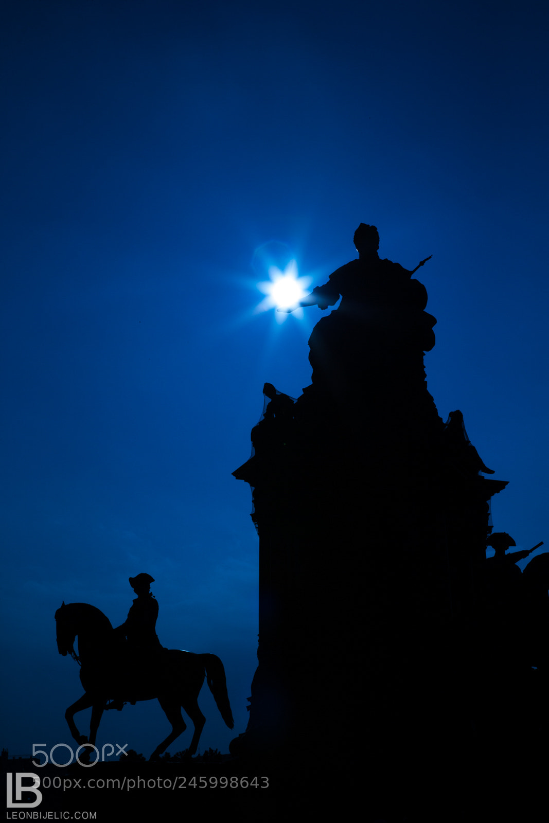 Canon EOS-1D X sample photo. Hand full of light photography
