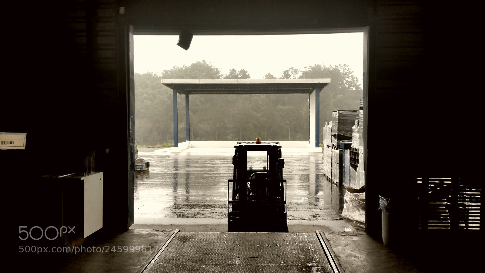 Samsung Galaxy Note4 sample photo. Rainy working carnaval photography