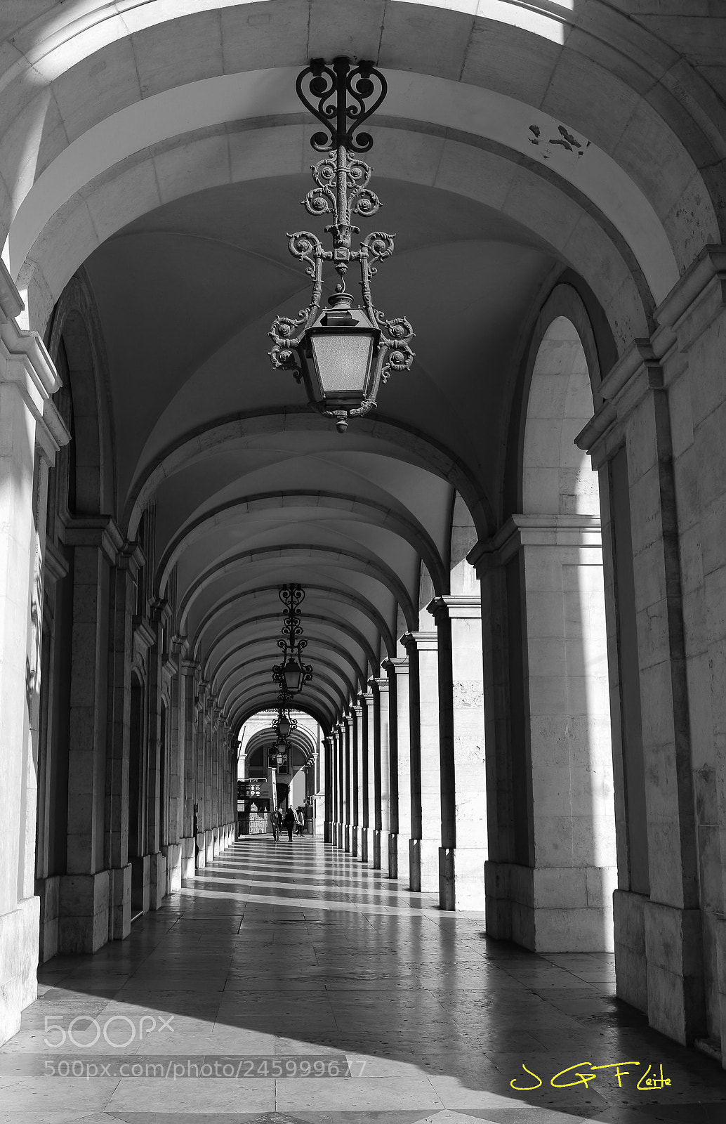 Canon EOS 7D Mark II sample photo. Arcade photography