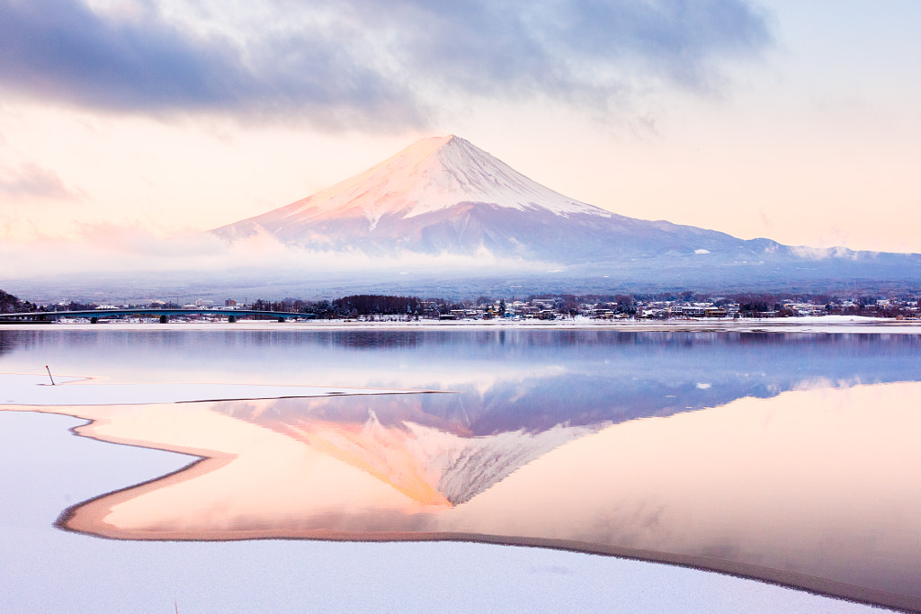 A sunrise in winter on Fuji-san in Japan by Loïc Lagarde on 500px.com