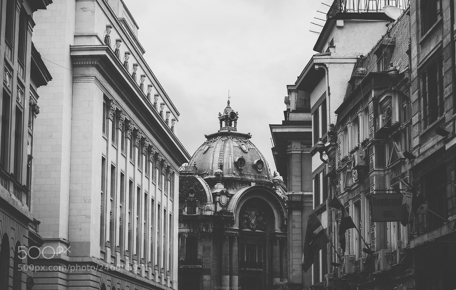 Canon EOS 60D sample photo. About old bucharest photography