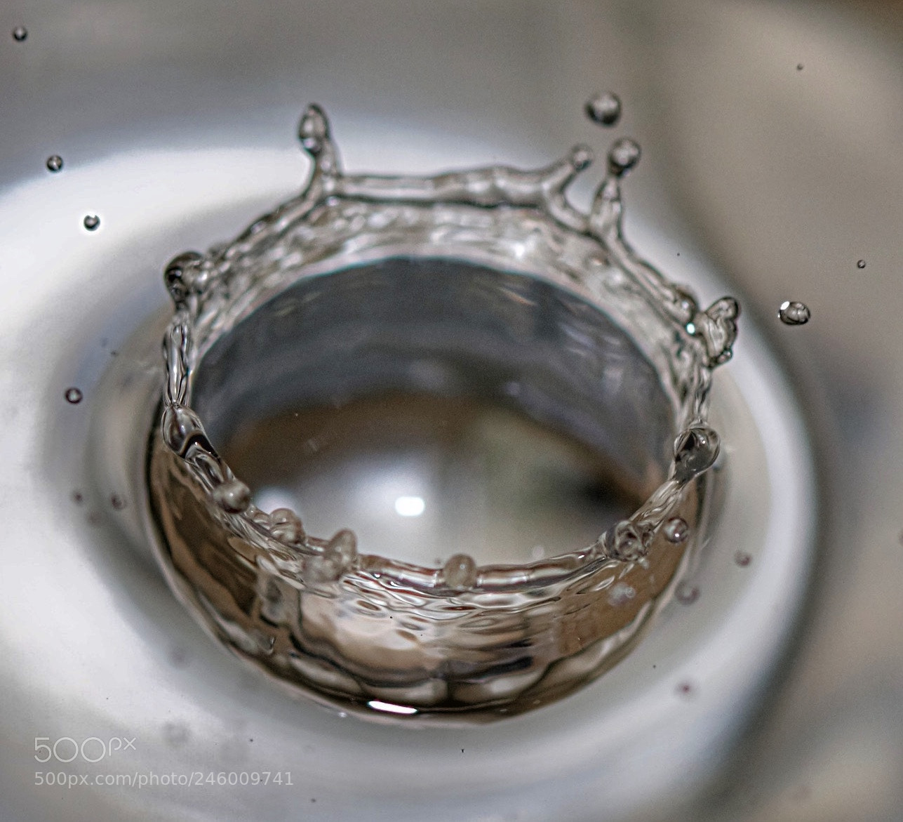 Canon EOS 100D (EOS Rebel SL1 / EOS Kiss X7) sample photo. Water crown photography
