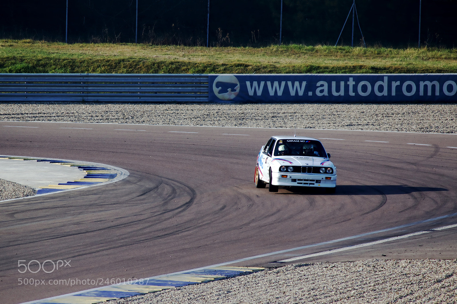 Canon EOS 600D (Rebel EOS T3i / EOS Kiss X5) sample photo. Bmw in pista photography