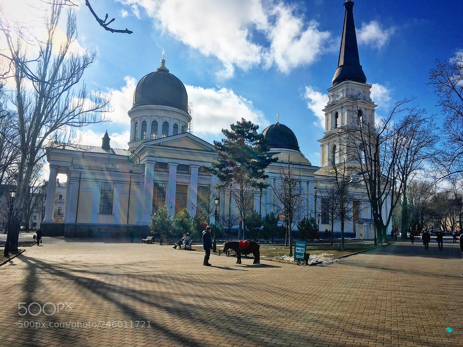 Apple iPhone SE sample photo. Church at the square photography