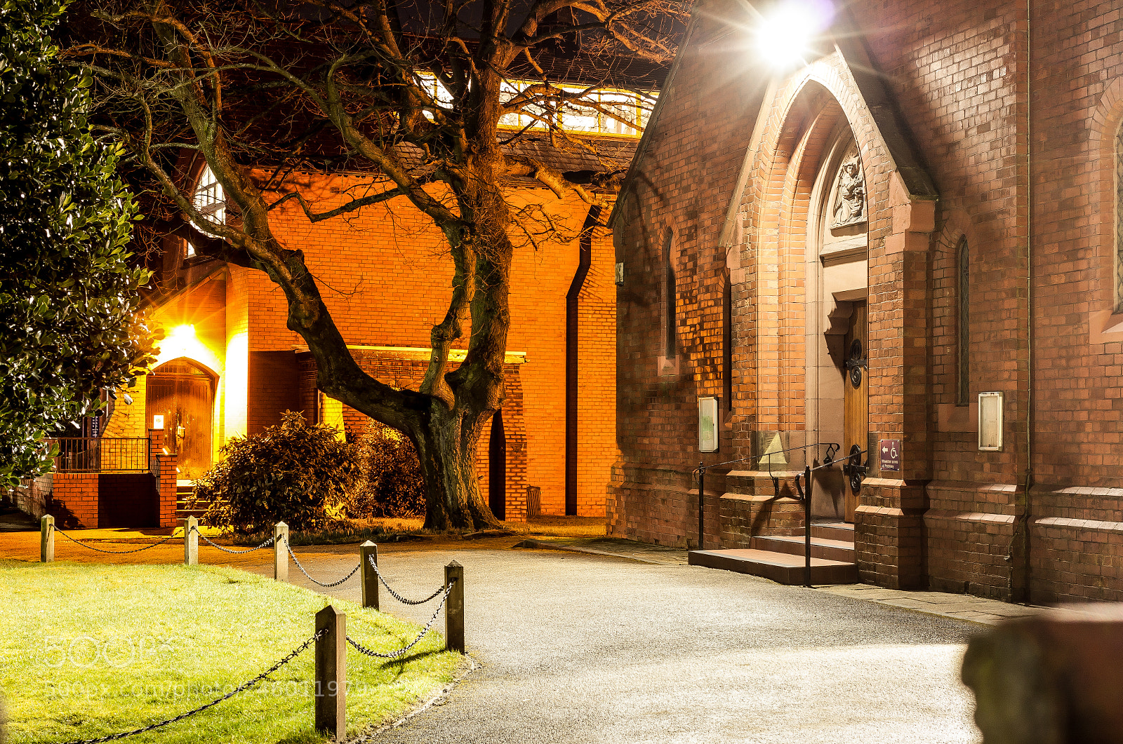 Canon EOS 450D (EOS Rebel XSi / EOS Kiss X2) sample photo. Church entrance at night photography