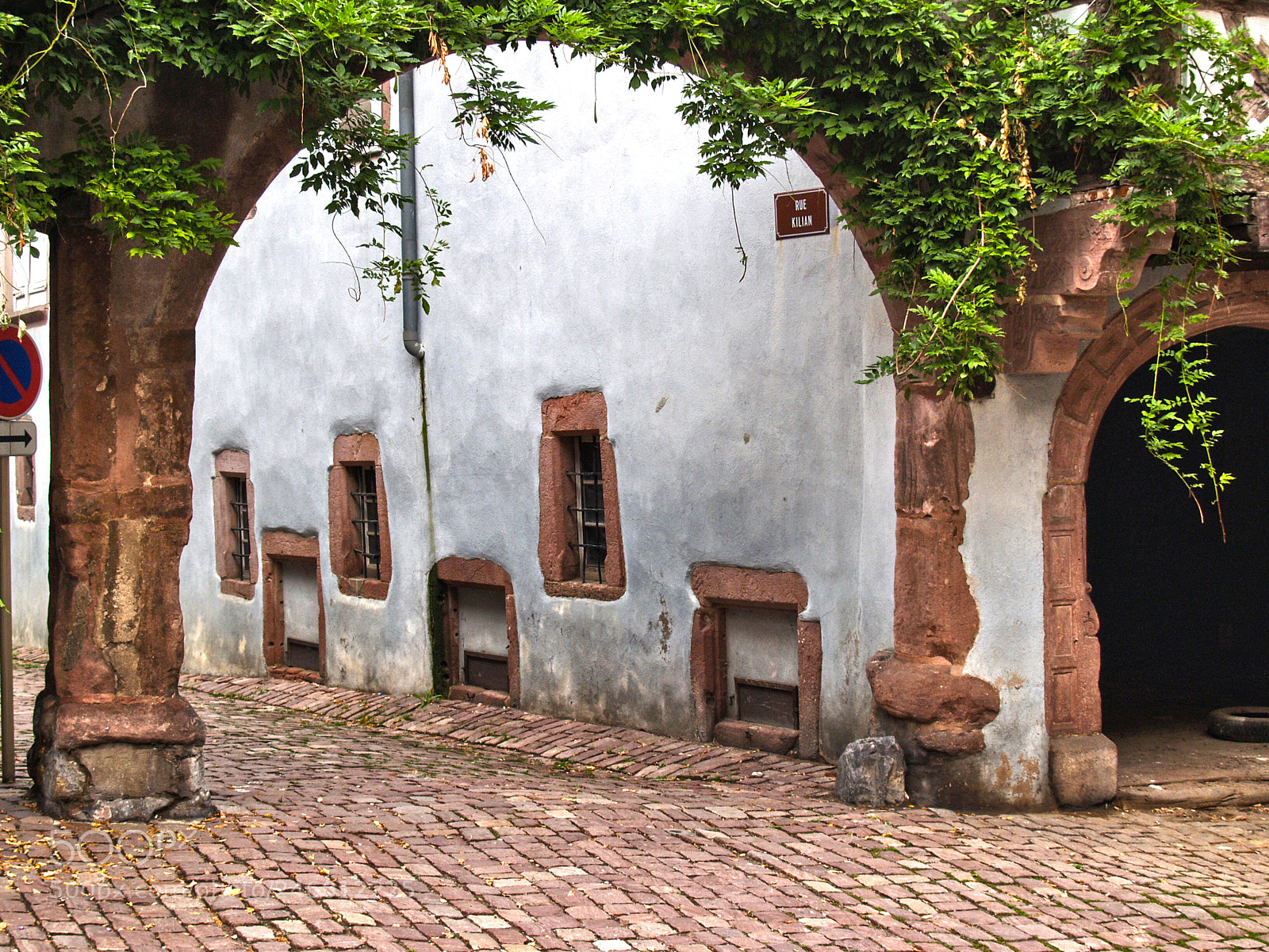 Olympus E-300 (EVOLT E-300) sample photo. Rue kilian in riquewihr photography