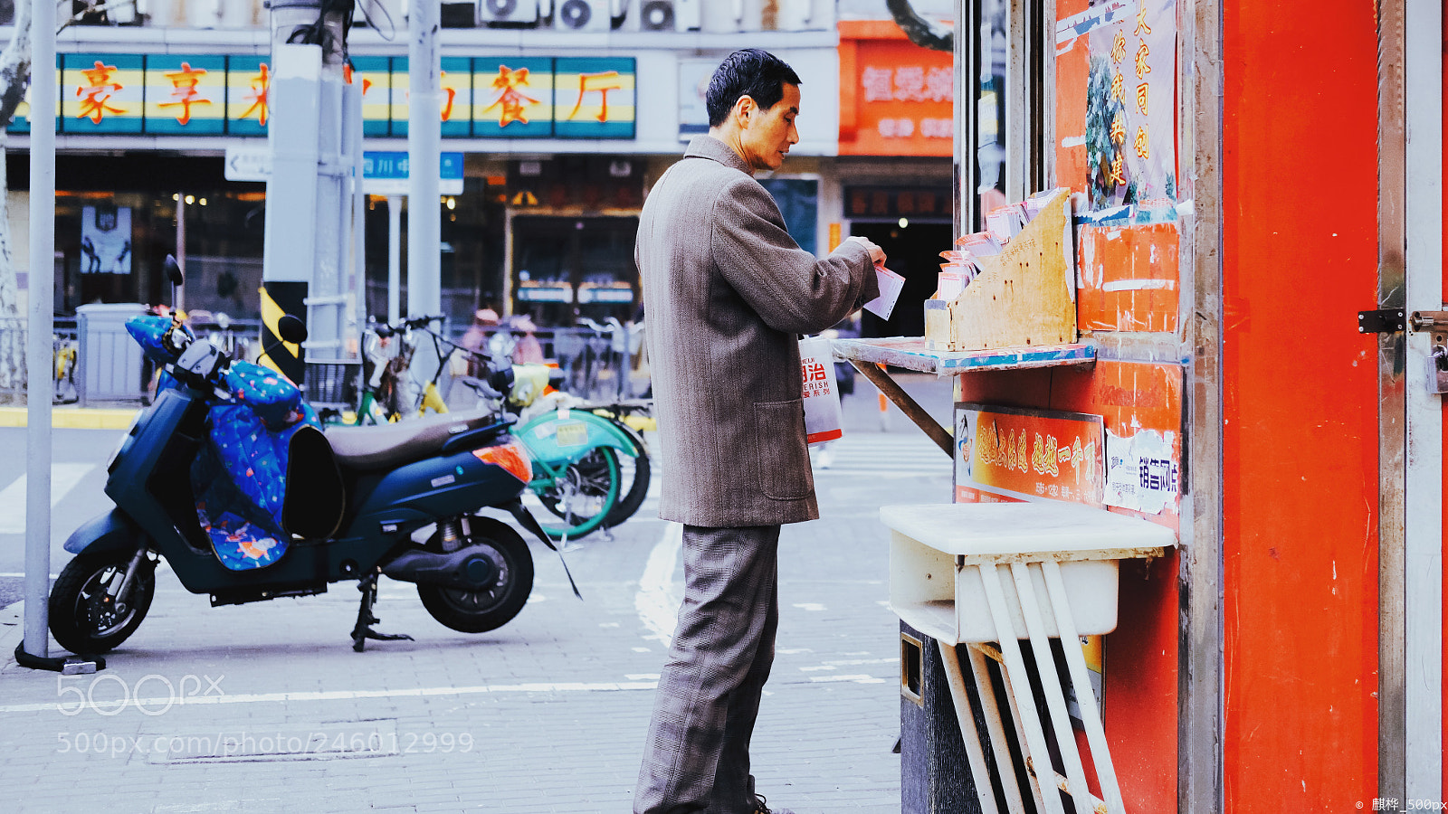 Fujifilm X-T2 sample photo. Buying lottery photography