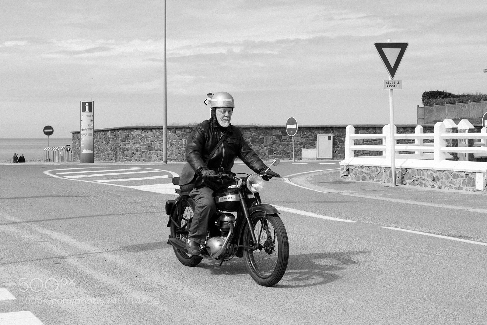 Fujifilm X-T1 sample photo. Terrot motorcycle, countainville france photography