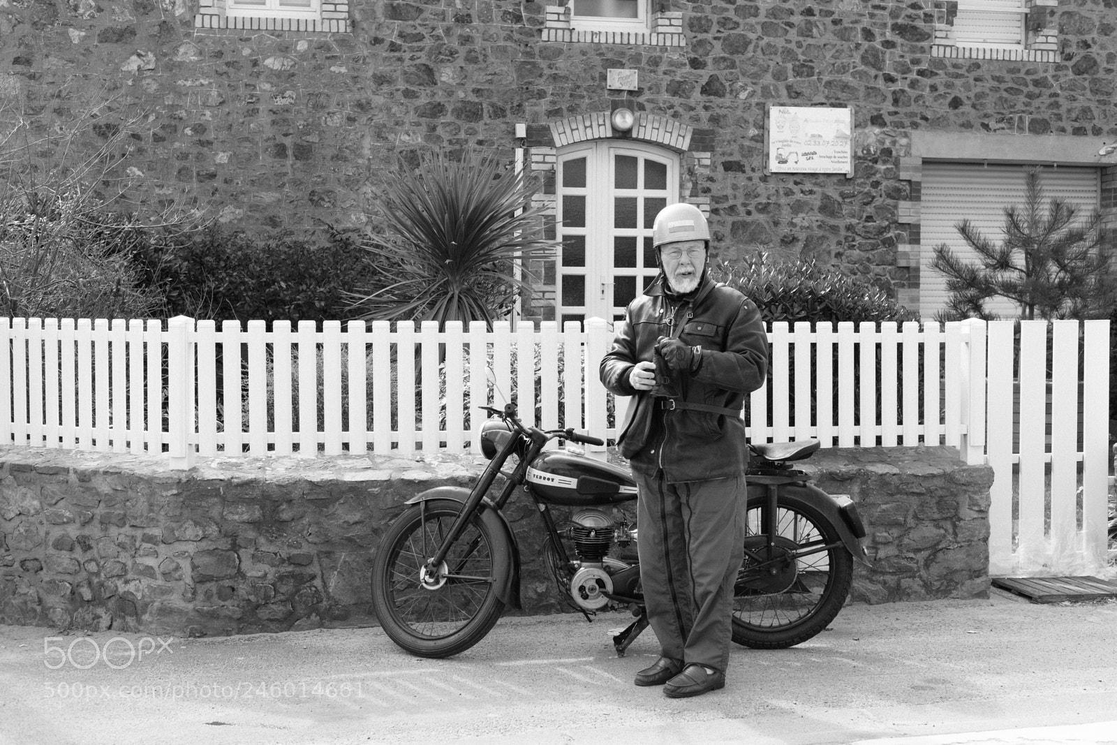 Fujifilm X-T1 sample photo. Terrot motorcycle, countainville france photography