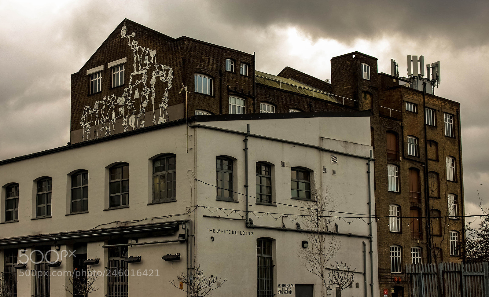 Canon EOS 700D (EOS Rebel T5i / EOS Kiss X7i) sample photo. The white building photography