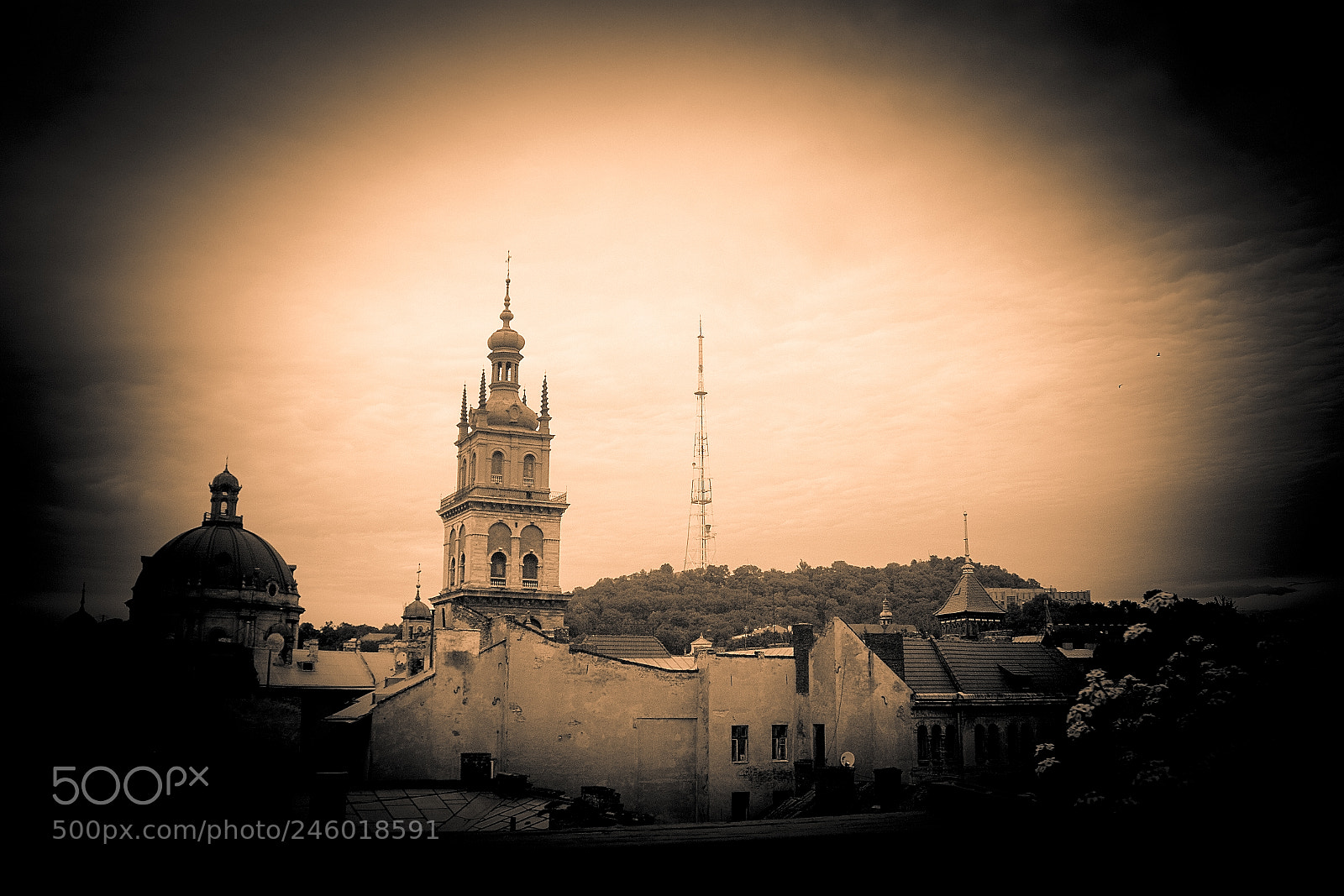 Canon EOS 450D (EOS Rebel XSi / EOS Kiss X2) sample photo. Lviv the towers of photography
