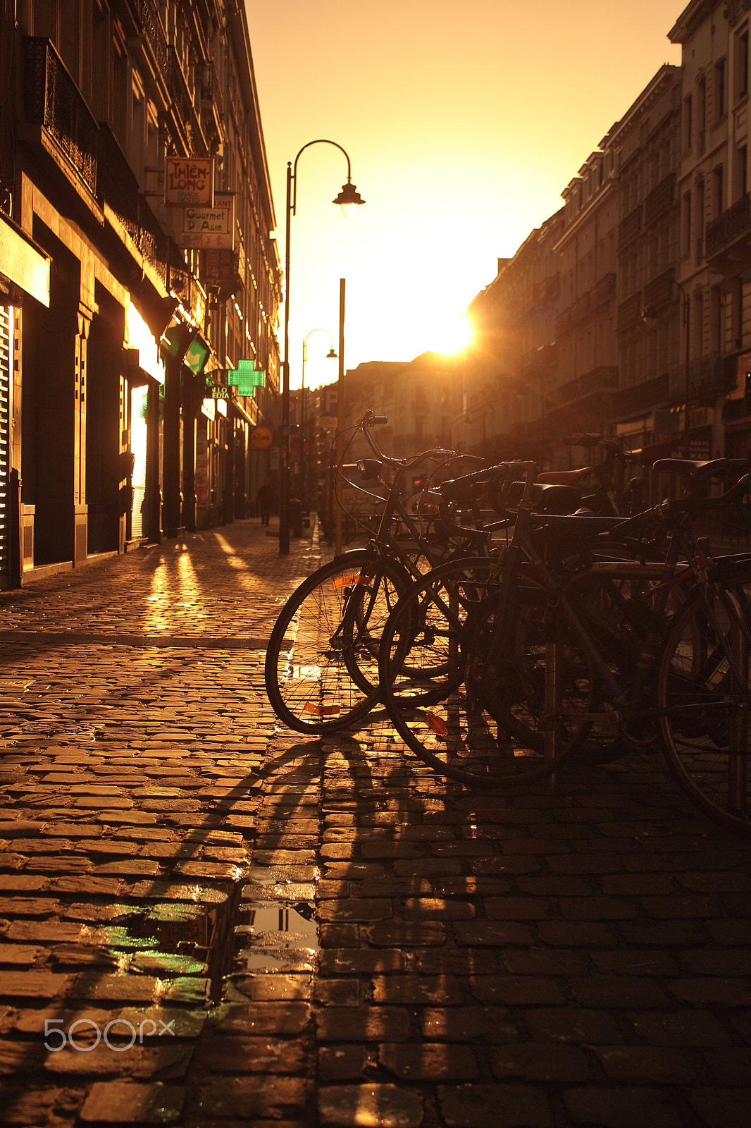 Canon EF-S 18-55mm F3.5-5.6 IS sample photo. Golden hour in brussels photography