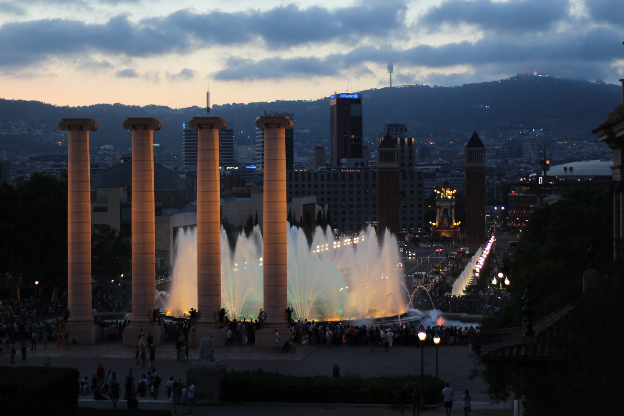 Canon EOS 650D (EOS Rebel T4i / EOS Kiss X6i) + Canon EF 50mm F1.8 II sample photo. Plaza espana (barcelona) photography