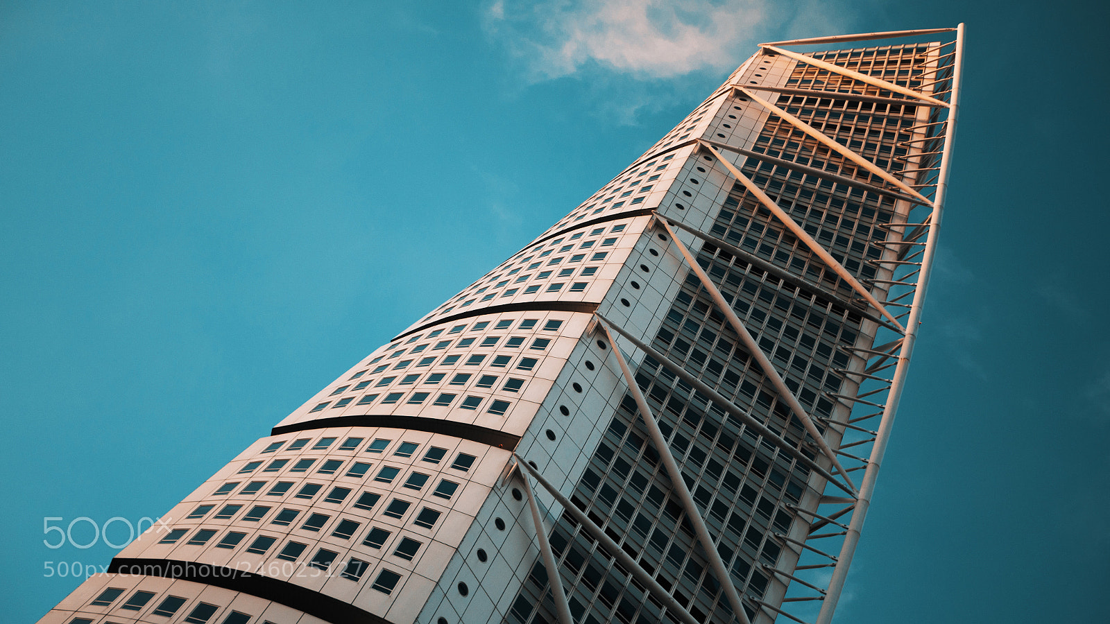 Panasonic Lumix DC-GH5 sample photo. Turning torso photography