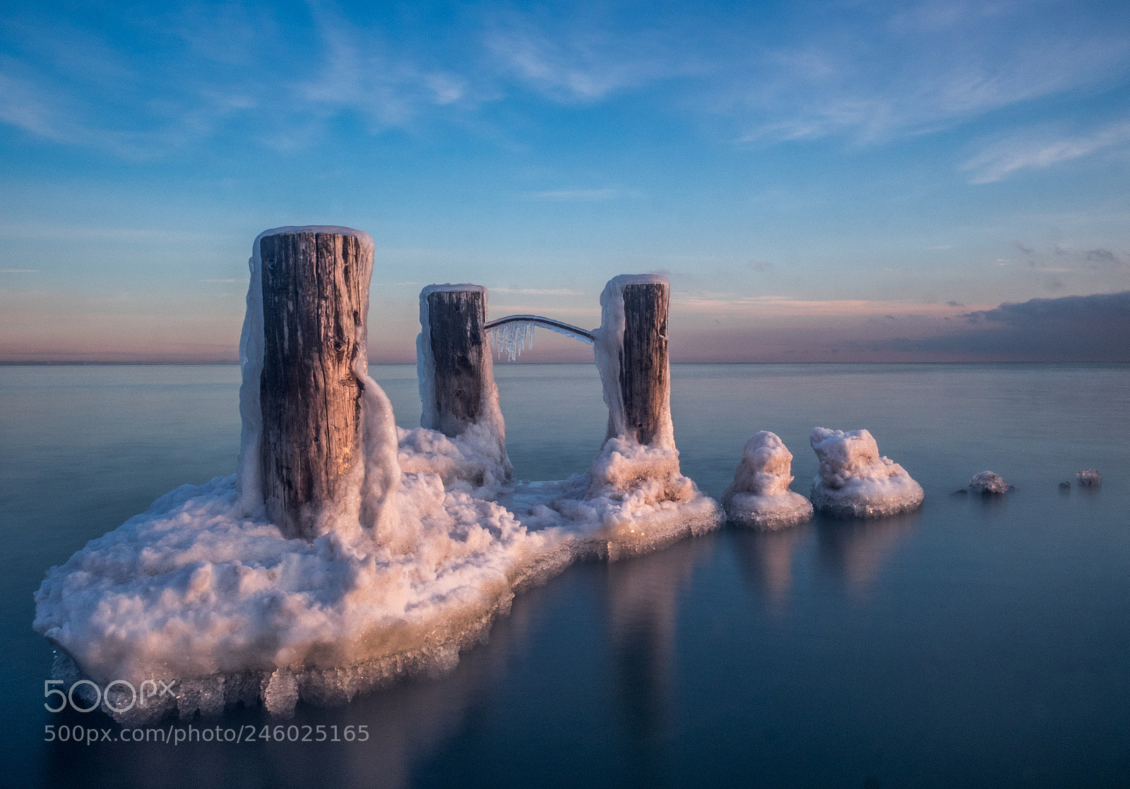 Olympus OM-D E-M1 sample photo. Icy pier at 50 point photography