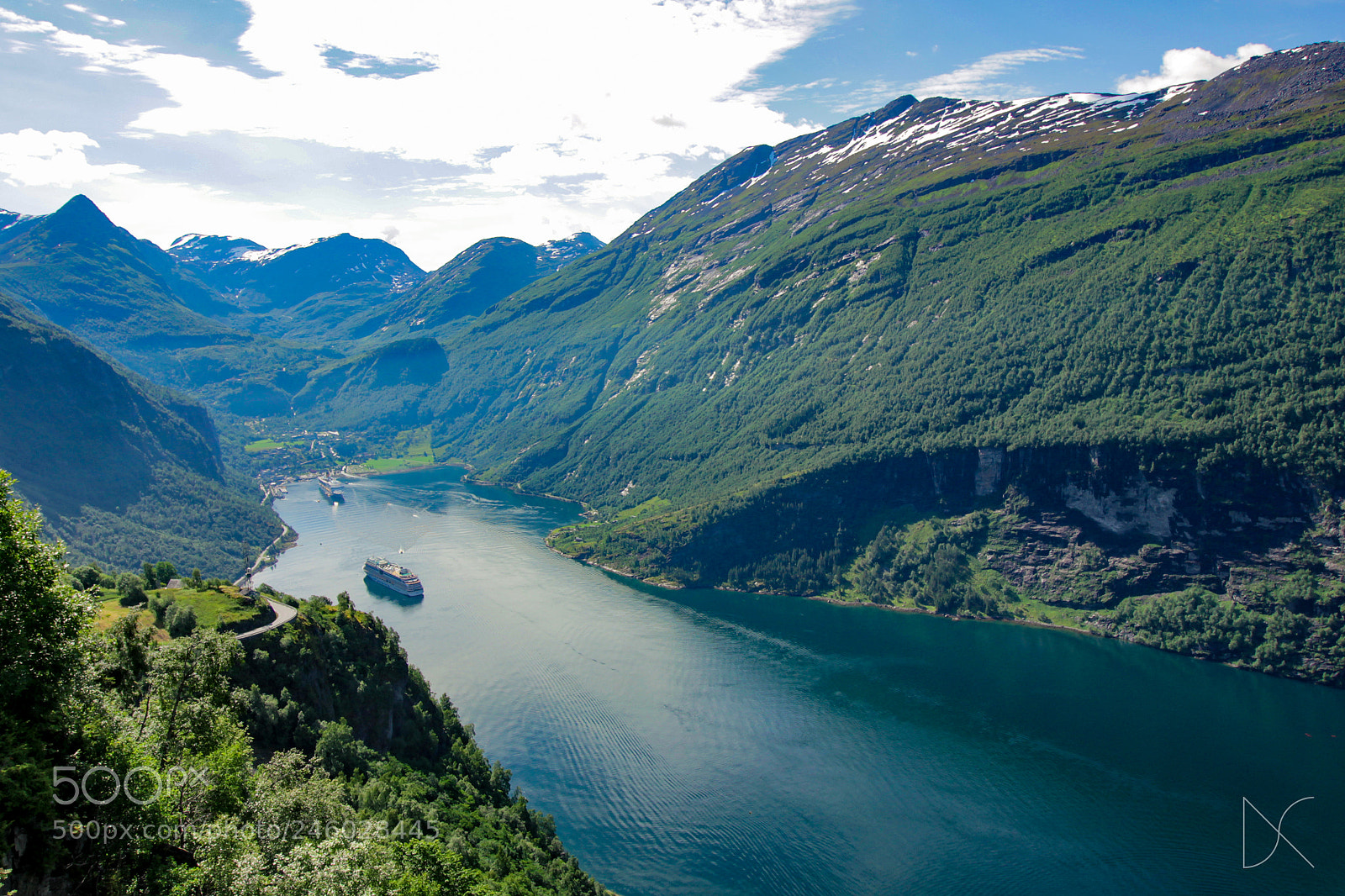 Canon EOS 550D (EOS Rebel T2i / EOS Kiss X4) sample photo. Geiranger photography