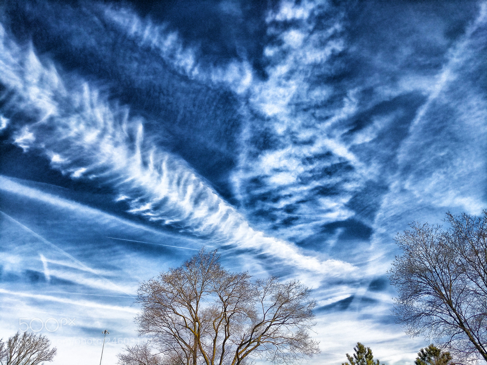 Google Pixel XL sample photo. Contrails clouds photography