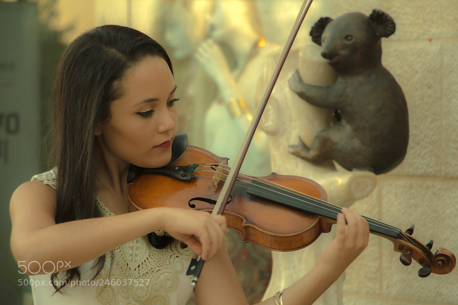 Canon EOS 700D (EOS Rebel T5i / EOS Kiss X7i) sample photo. Girl playing violin in photography