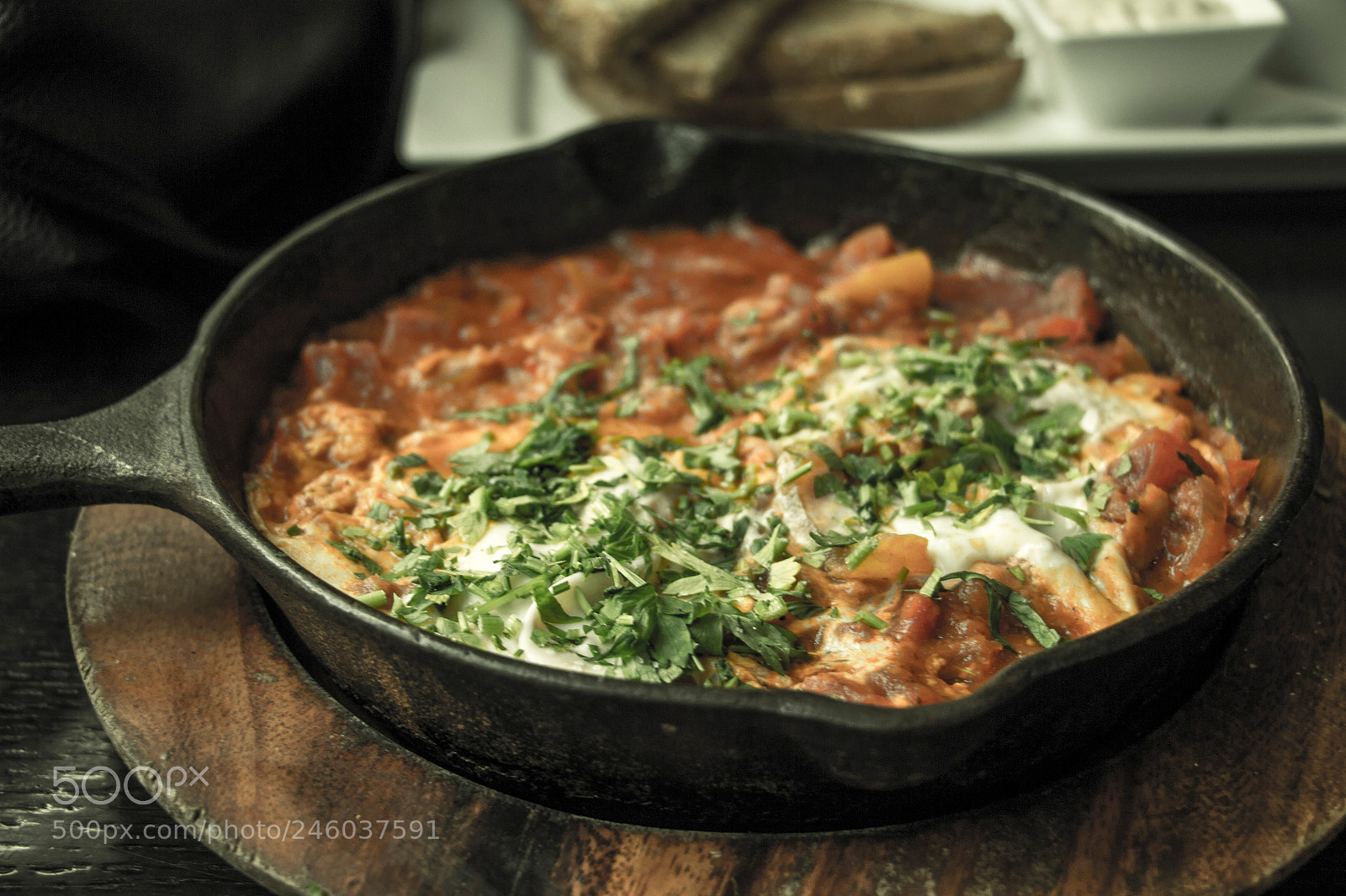 Canon EOS 700D (EOS Rebel T5i / EOS Kiss X7i) sample photo. Shakshouka pan, middle eastern photography