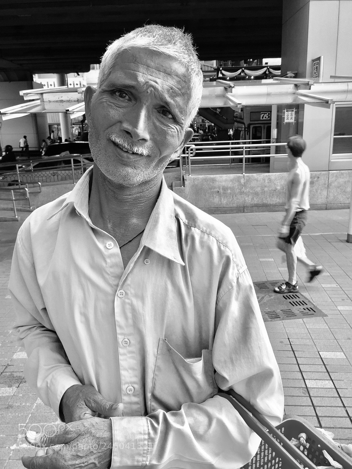 Apple iPhone 6 sample photo. Indian man in bangkok photography