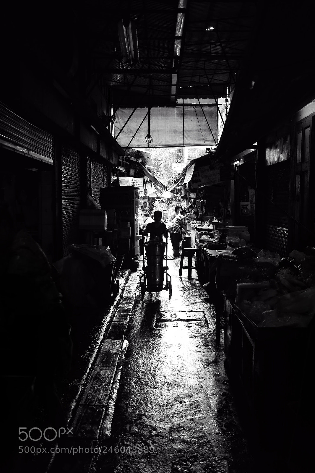 Canon EOS 7D Mark II sample photo. Light in the market #2 photography