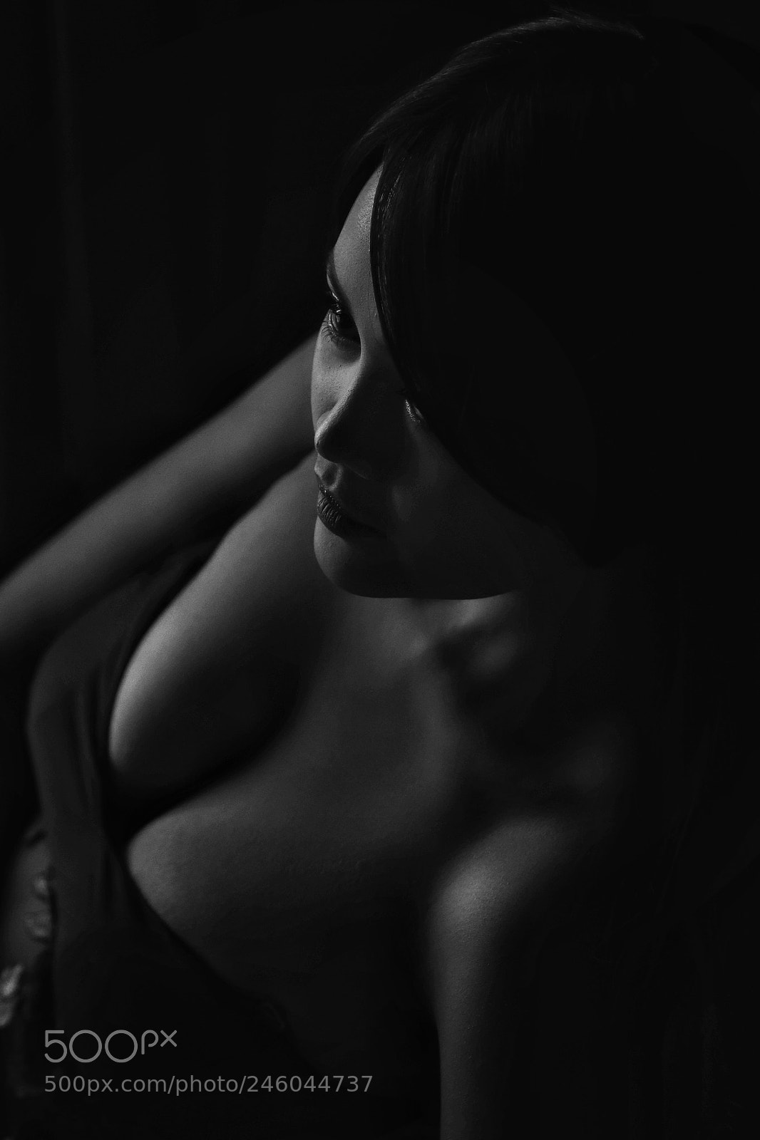 Canon EOS M5 sample photo. Model black n white photography
