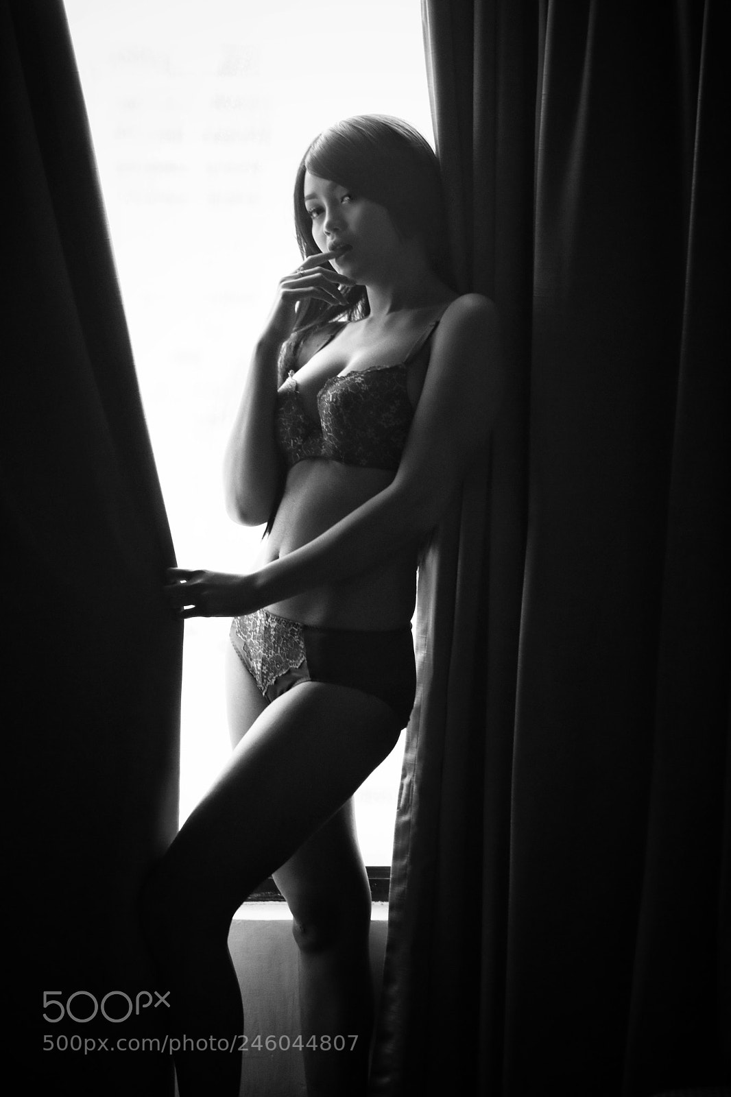 Canon EOS M5 sample photo. Model black n white photography