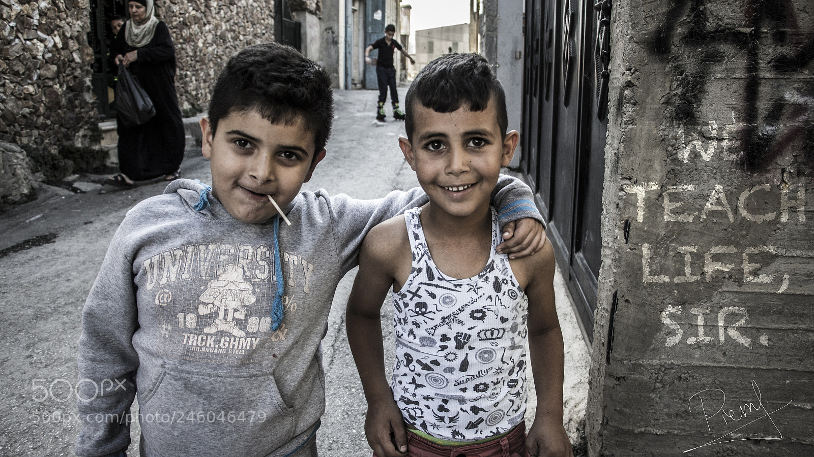 Canon EOS 700D (EOS Rebel T5i / EOS Kiss X7i) sample photo. Two refugee camp kids photography