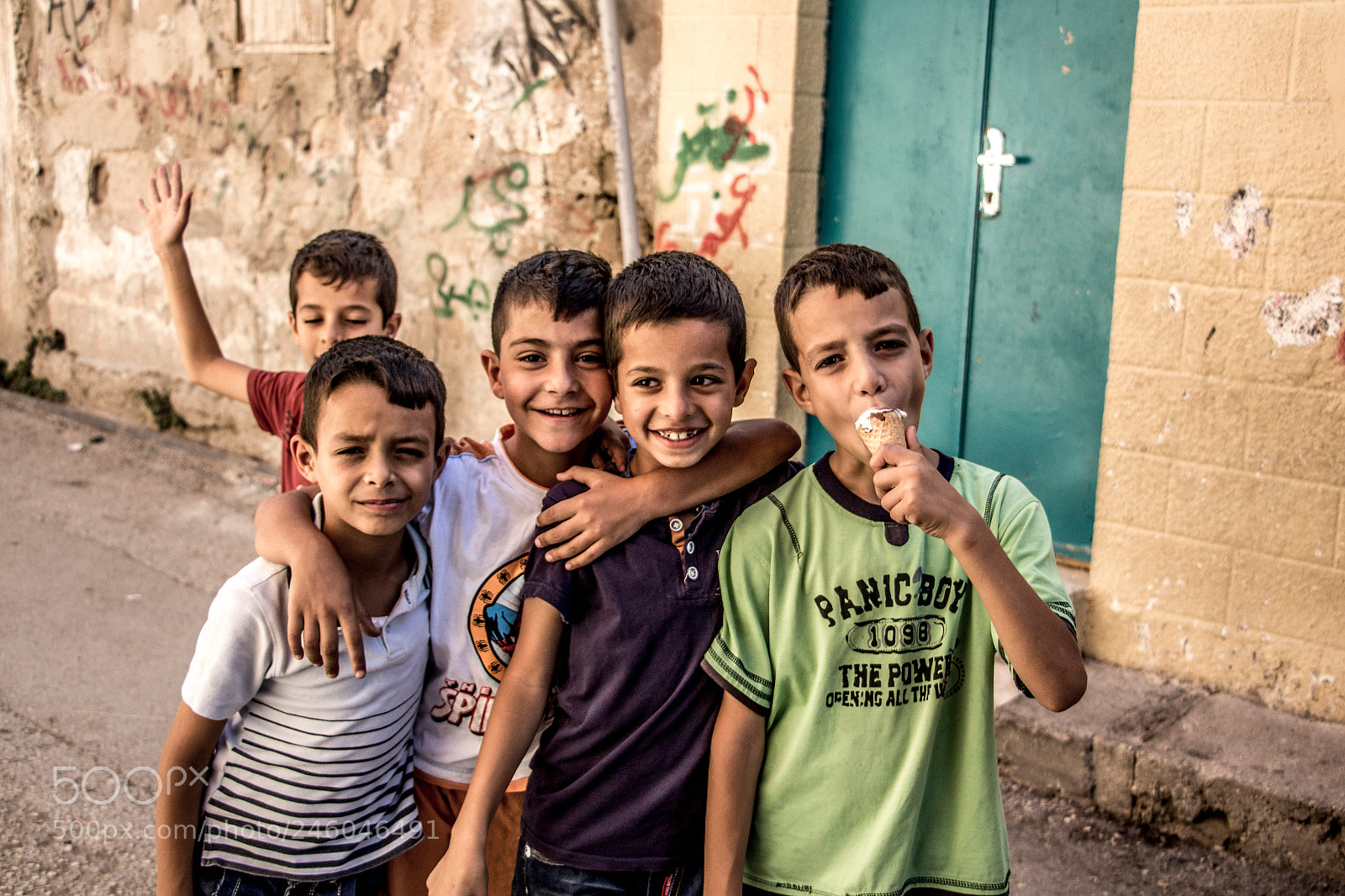 Canon EOS 700D (EOS Rebel T5i / EOS Kiss X7i) sample photo. Refugee camp kids posing photography