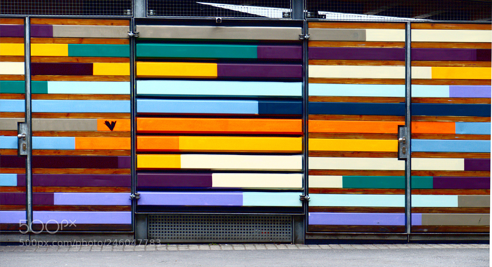 Panasonic Lumix DMC-FZ1000 sample photo. Colored doors photography