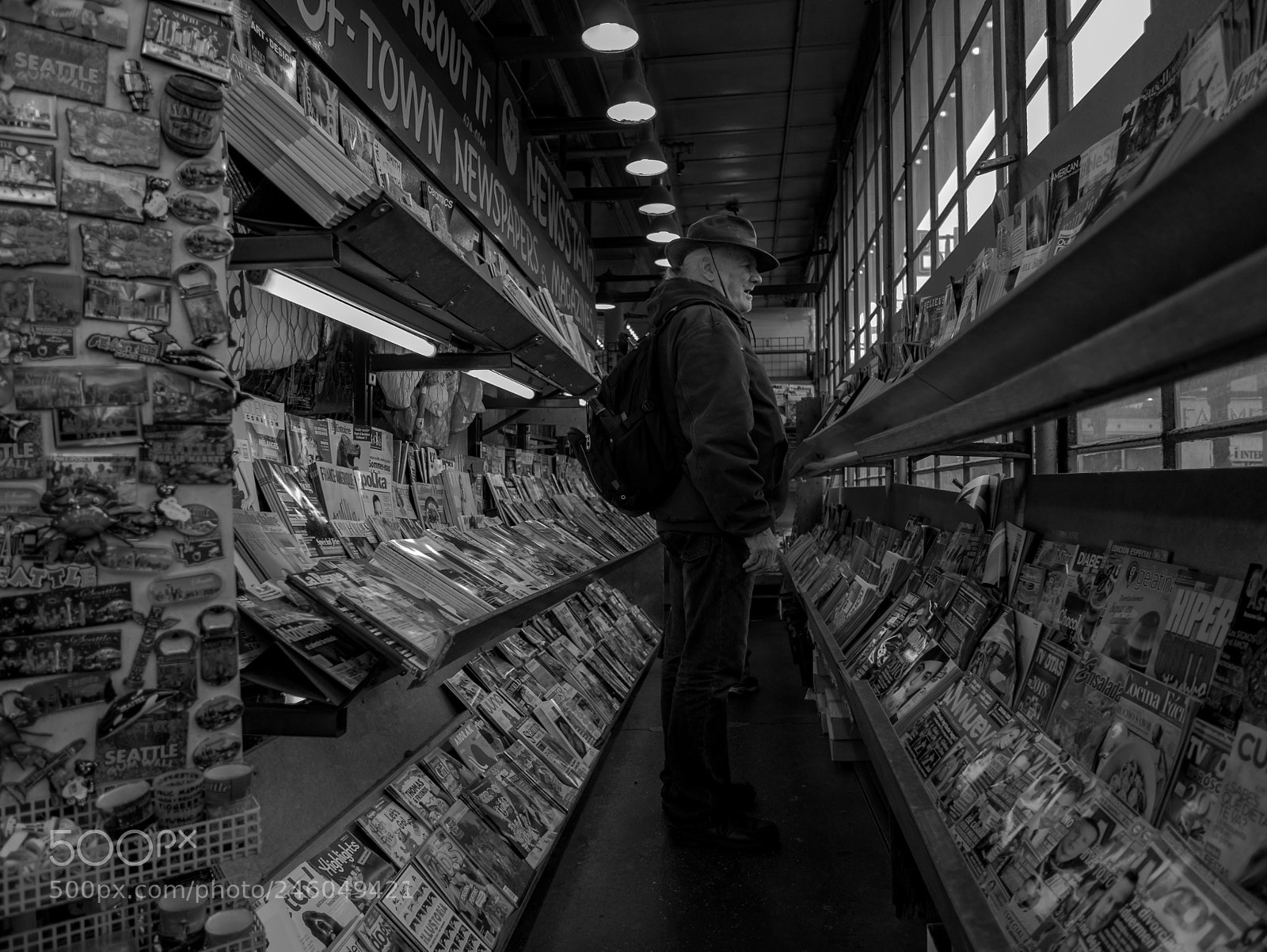 Leica D-Lux (Typ 109) sample photo. Newsstand photography